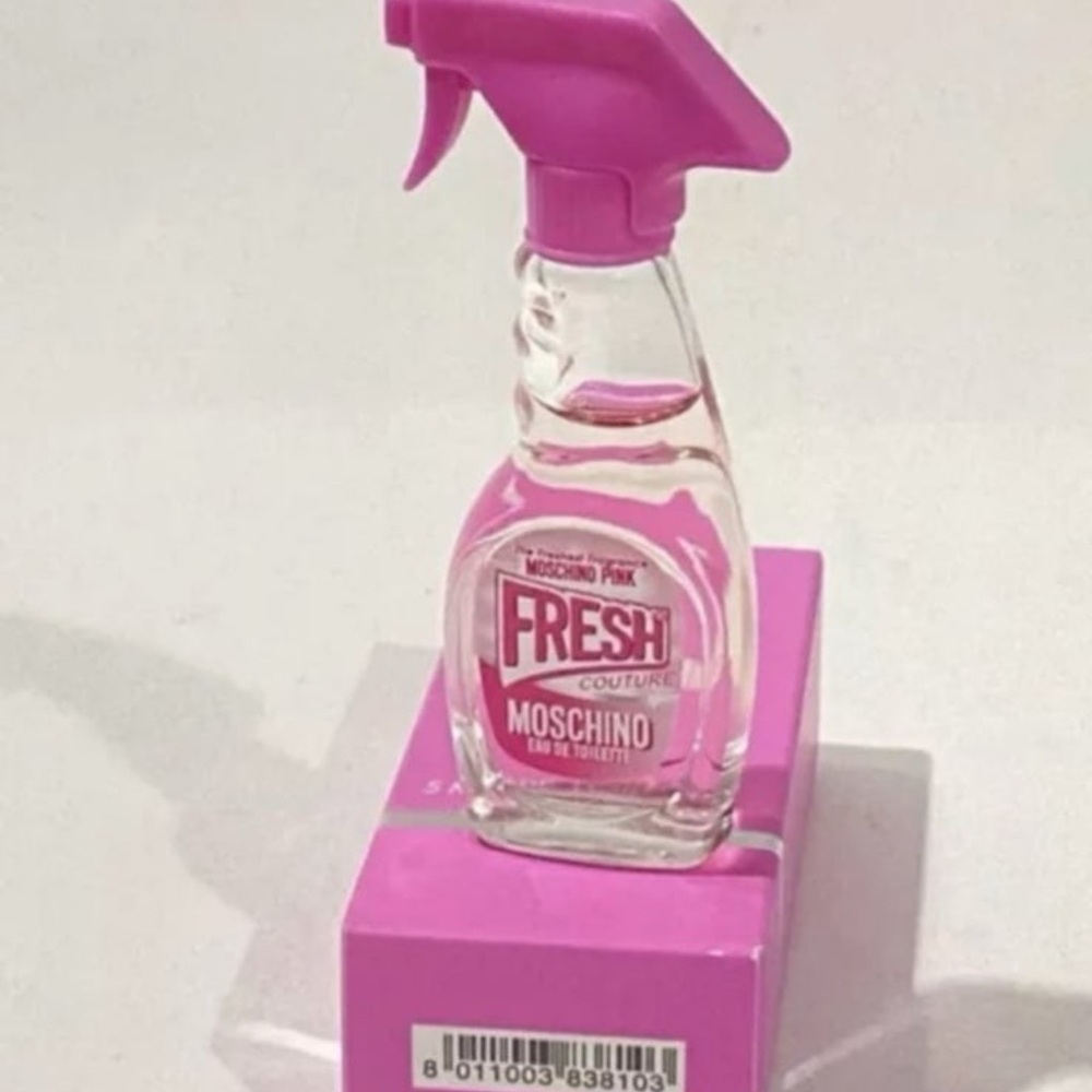 Moschino Pink Fresh Couture 5ml Edt Splash Mini For Women New In Box(mini size )